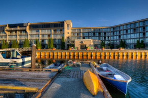 Гостиница Oceanfront Suites at Cowichan Bay  Коуичен Бэй